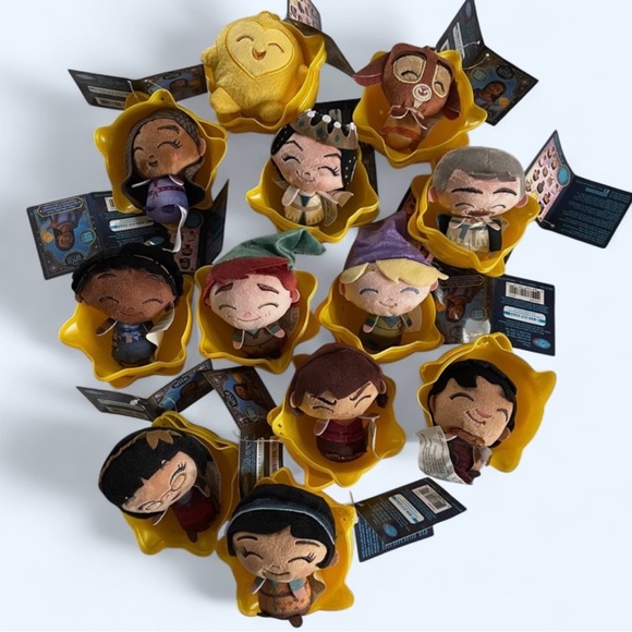 Disney WISH (2023) 🌟 Mystery Star Capsule Mini Collectible Plush 🌟  PACK OF 3 - Picture 3 of 4